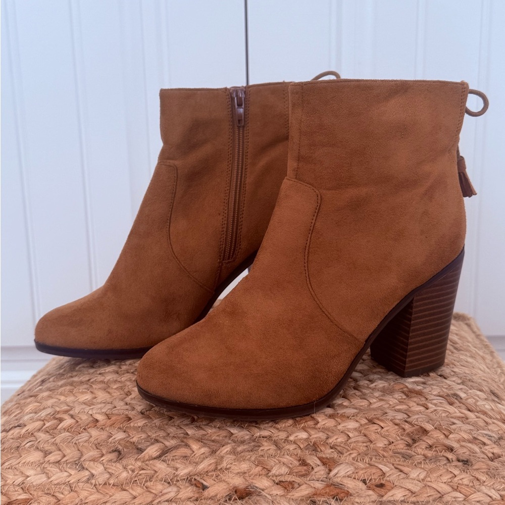 Stunning Ankle Zip Booties Like New